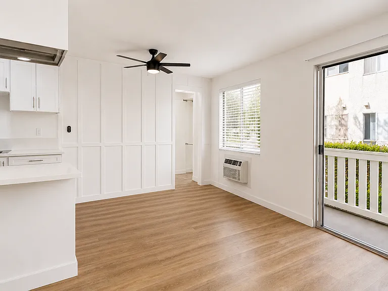 Villa La Paloma Apartments | 7722 Reseda Blvd — Photo 21