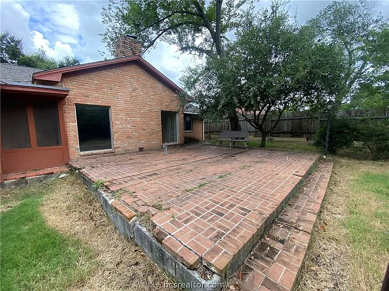 1202 Holleman Dr — Photo 13