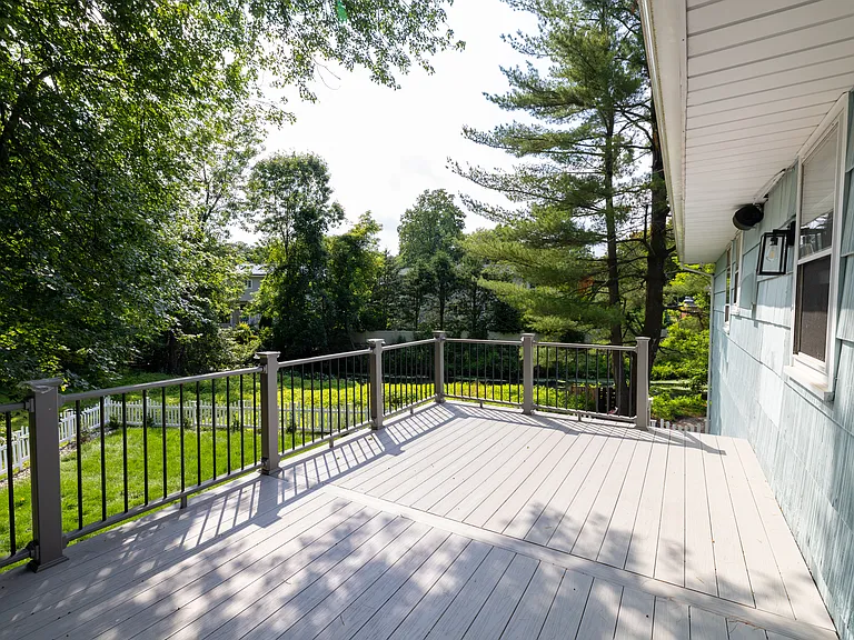 138 Grant Ave — Photo 17