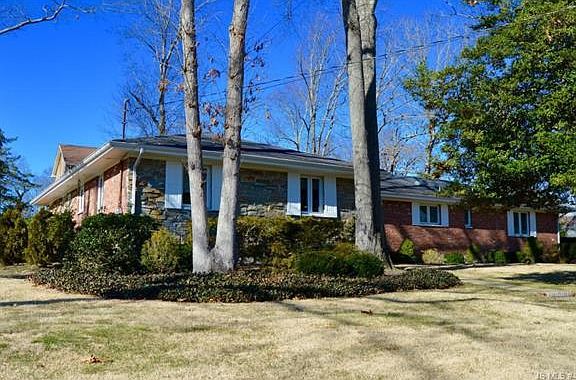 2nd image of 622 Duchess Ct