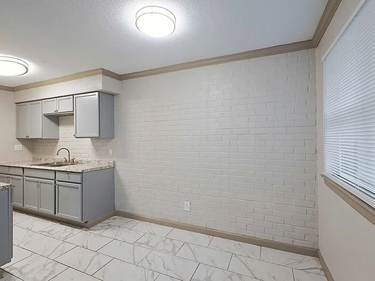 Ambassador Apartments — Photo 54