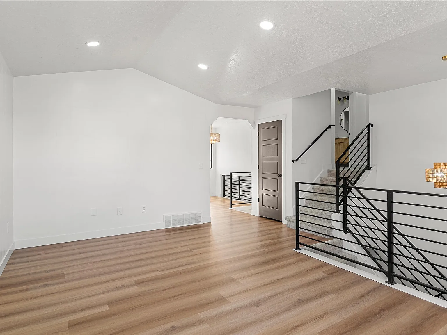 4 bed, 2019 sqft, $2,695 — Photo 4