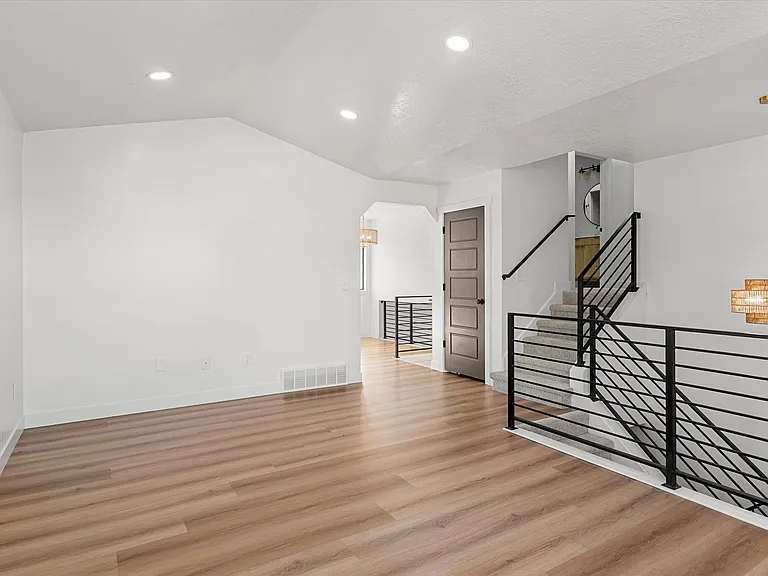 2164 N 1450 E — Photo 4