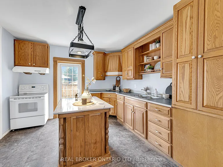 52 1/2 Victoria Ave N #MAIN — Photo 22