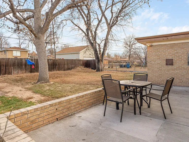 2224 Kenton St — Photo 23