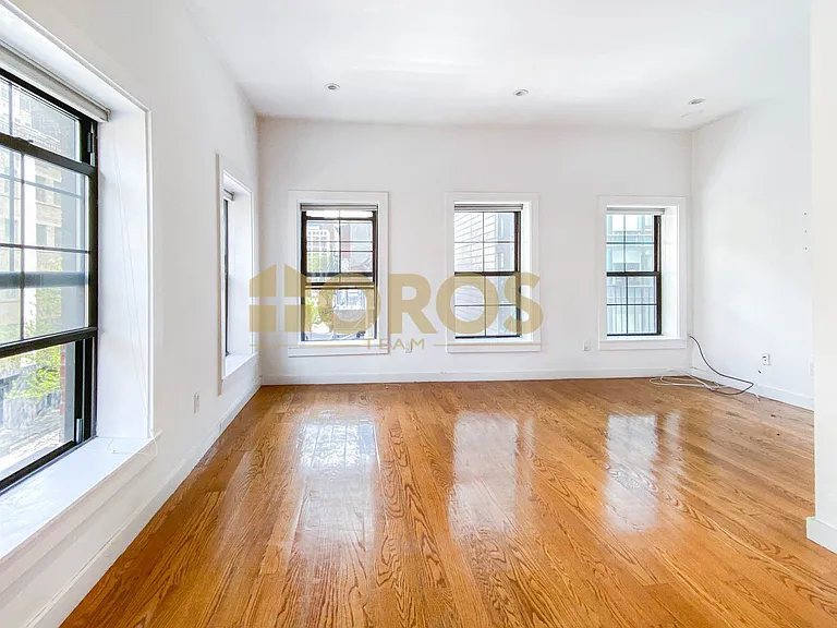 322 Spring St #3 — Photo 2