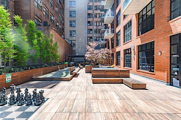 Rented by MySpaceNYC | media 25