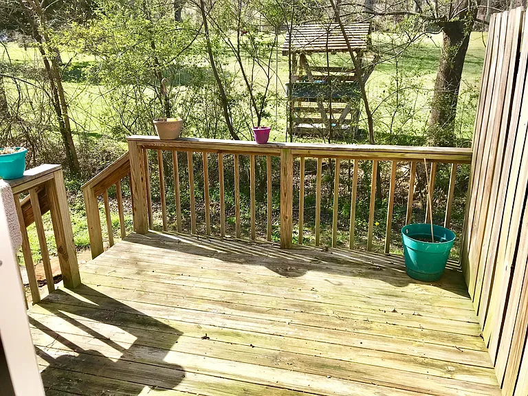 139 Rowe Ln — Photo 4