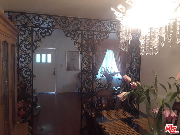 4th image of 141 S Gramercy Pl