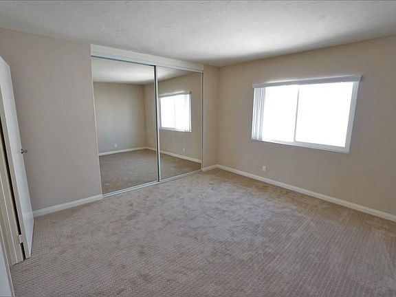 5th image of 915 Diamond St APT B