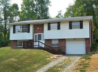 523 Cliff Mine Rd, Coraopolis, PA 15108