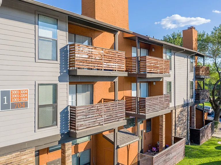 Vine Apartments — Photo 22