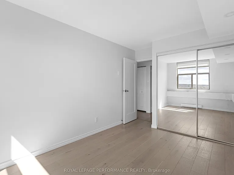 2760 Carousel Cres #1606 — Photo 20