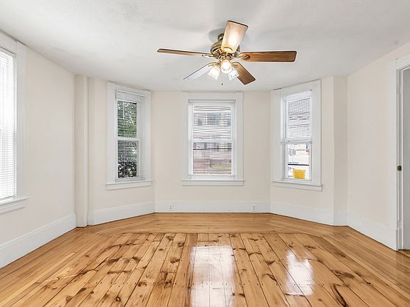 3rd image of 165 University Ave
