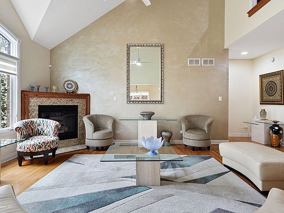 5th image of 10435 Crown Dr