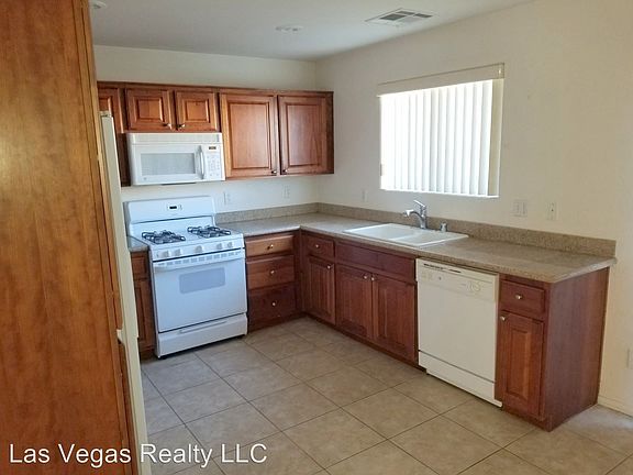 3rd image of 8412 Walker Gardens Pl