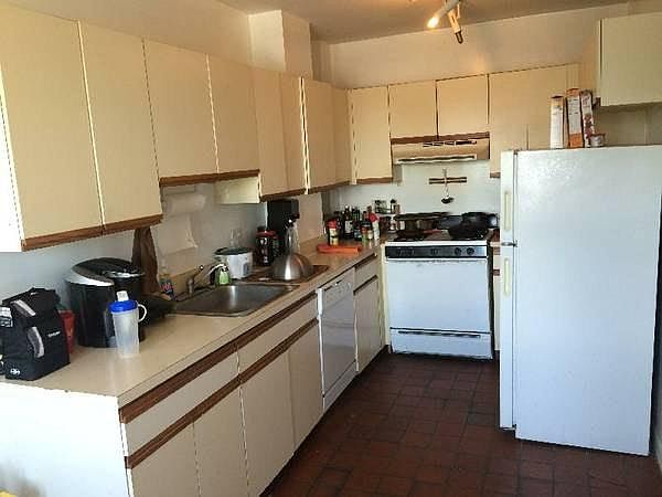 2nd image of 448 Park Dr #_017