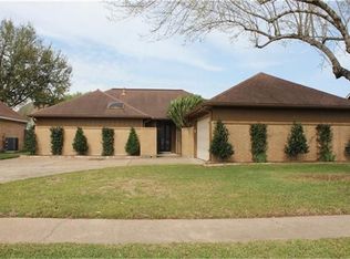 702 Tudor Ct, Deer Park, TX 77536