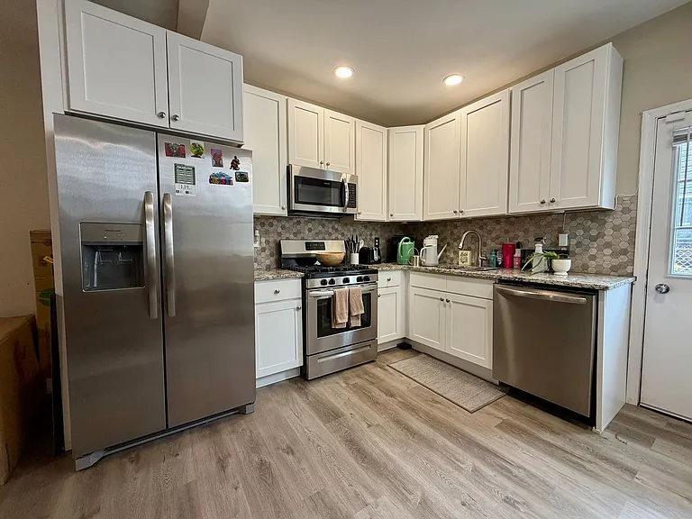 2614 Ingersoll St — Photo 10