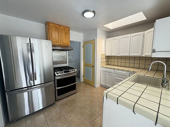 5th image of 141 Adrian Ave