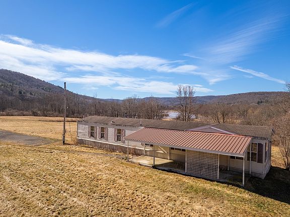 2nd image of 821 State Line Rd
