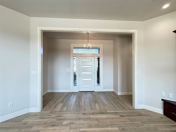 3rd image of 5005 Chauncey Ln