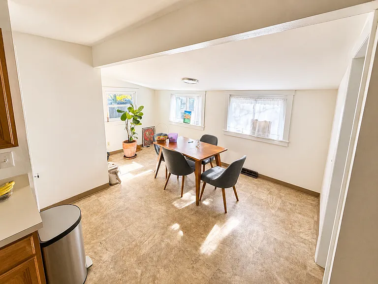 11 Chestnut St — Photo 8
