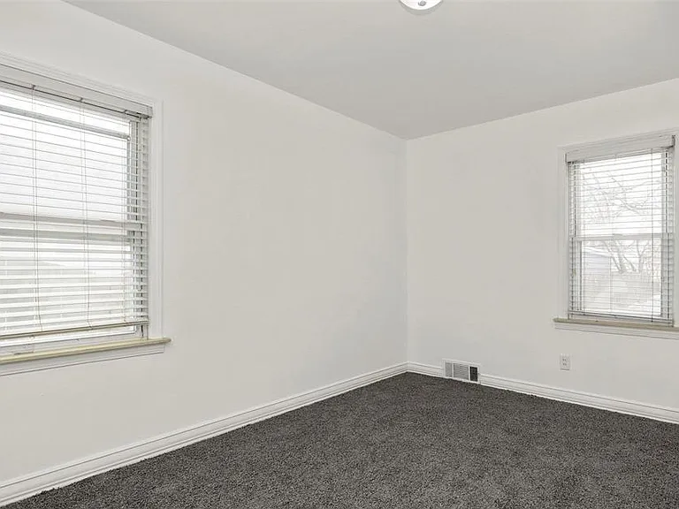 24868 Grove Ave — Photo 7
