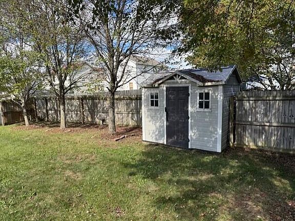 5th image of 245 Bristol Dr