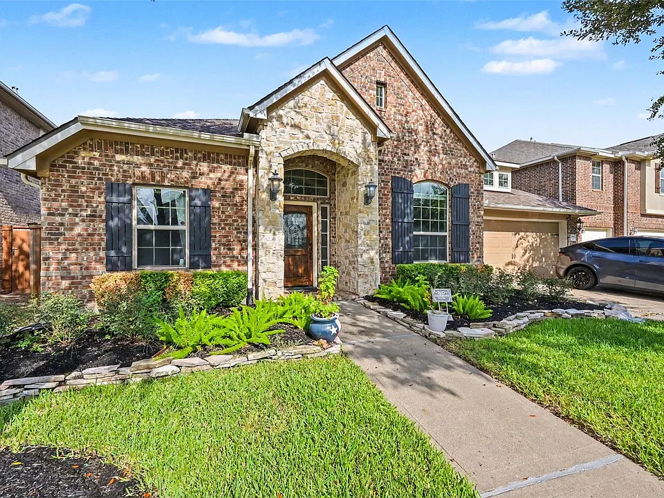 17915 Creek Bluff Ln