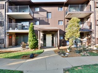 59 W 64th St APT 104, Westmont, IL 60559