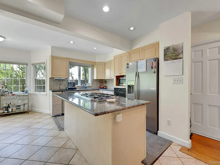 29 Deerfield Ave — Photo 10