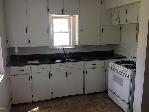 3rd image of 2843 Cheney Ave NE