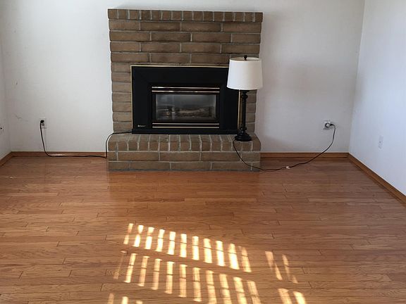 2nd image of 95 E Crystal Ct