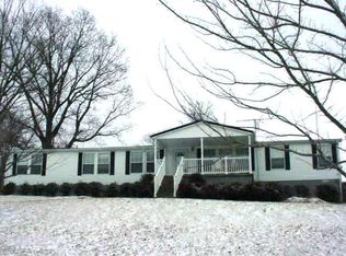 1230 Pleasant Grove Rd, Westmoreland, TN 37186