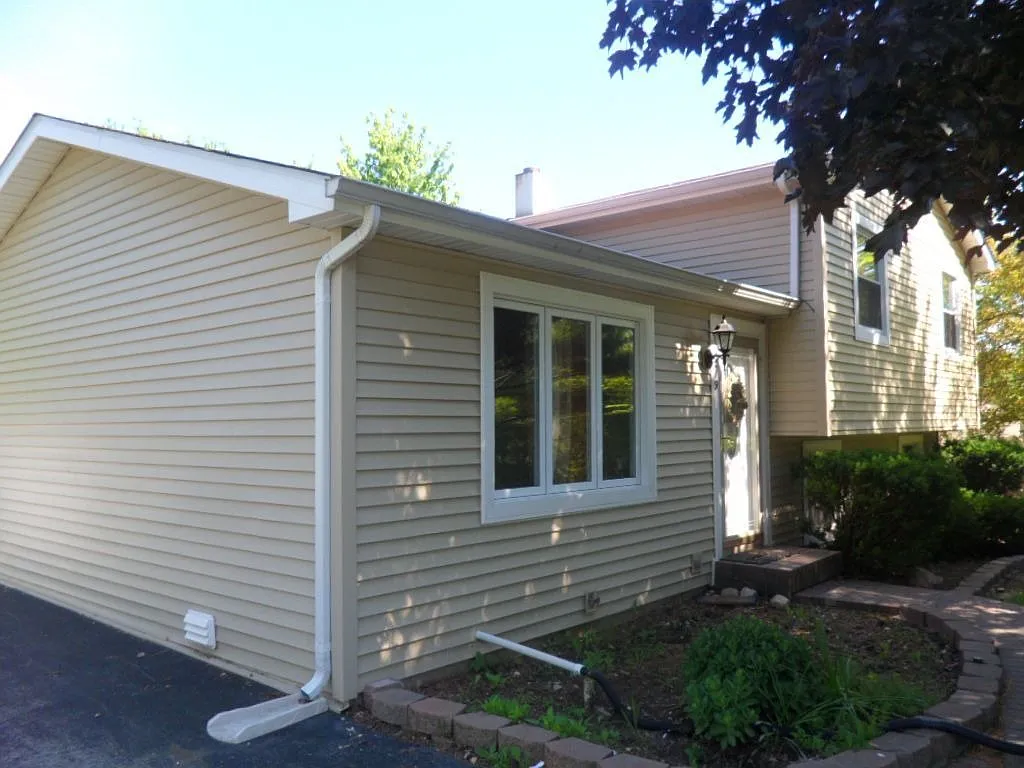 219 Valley Dr photo 1