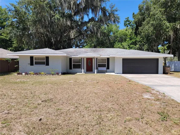 31903 Bay St, Tavares, FL 32778