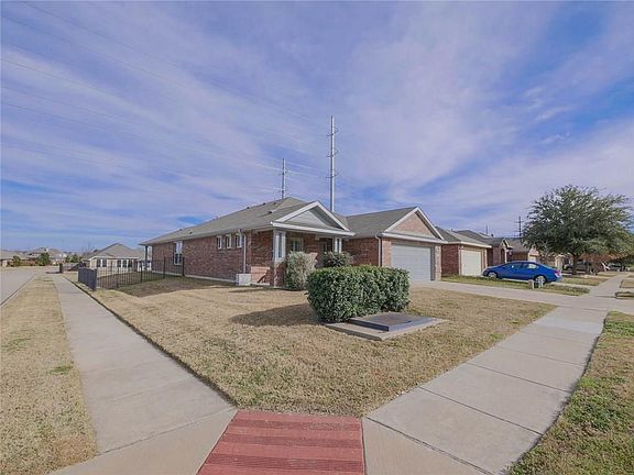 2nd image of 15464 Adlong Dr