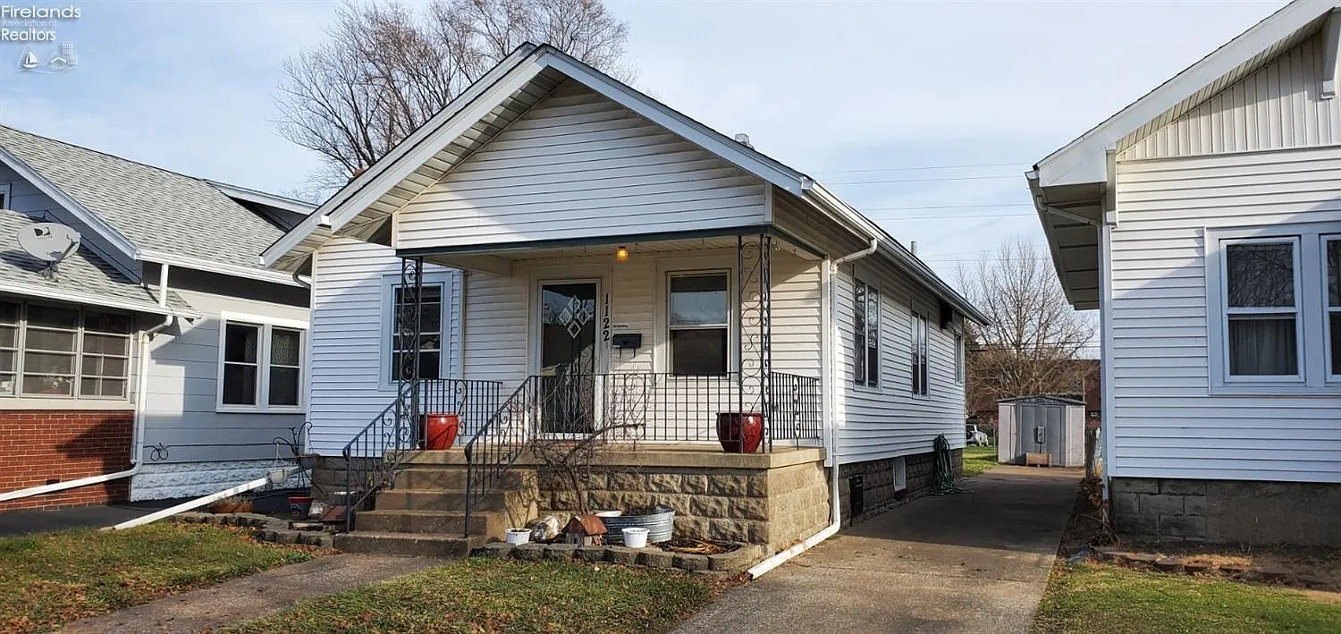 1122 Hollyrood Rd photo 1