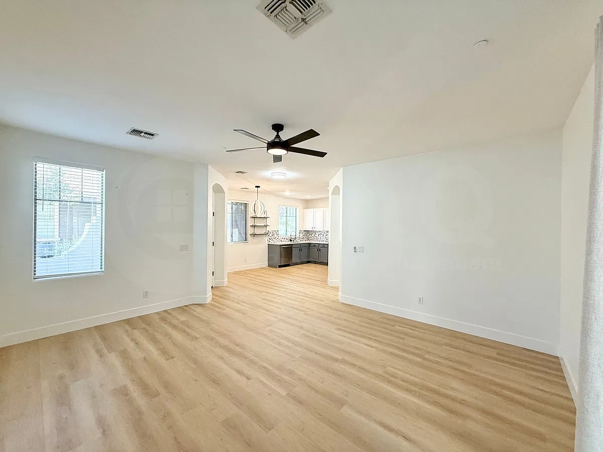 3 bed, 2.0 bath, 1351 sqft, $2,400 — Photo 4