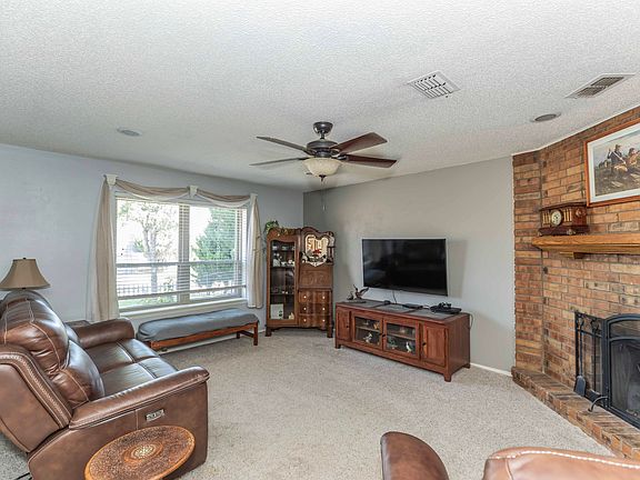 3rd image of 1300 Montclair Dr