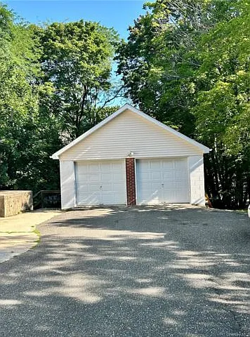 3 bed, 1.0 bath, 817 sqft, $3,250 — Photo 3