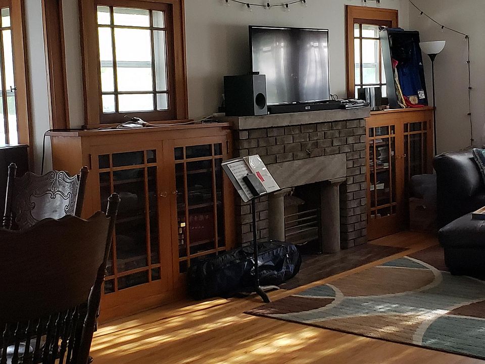 Built-In bookcases and original ribbon windows.