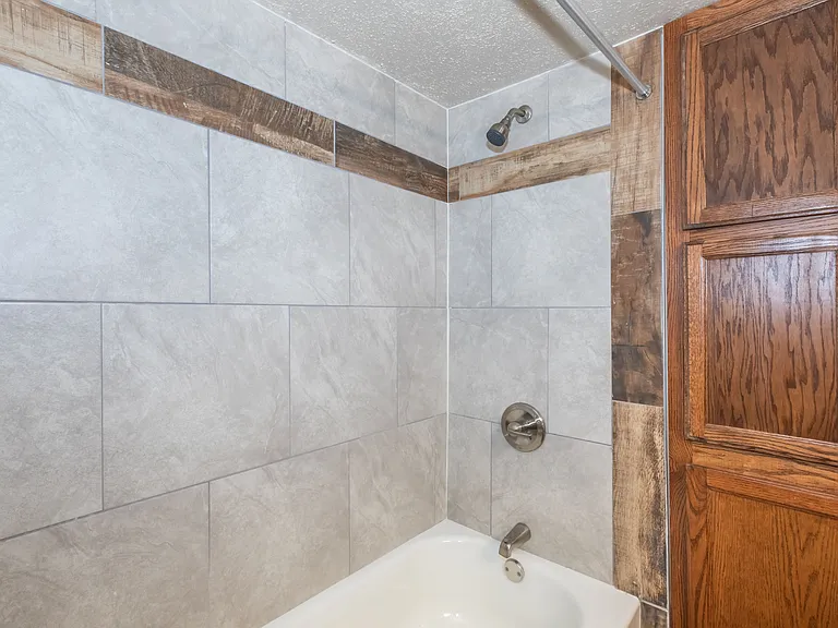Highland Terrace — Photo 32