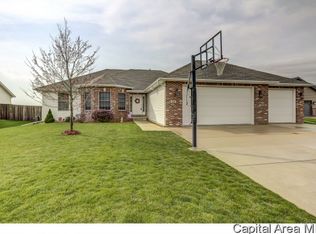 108 Grizzly Dr, Chatham, IL 62629