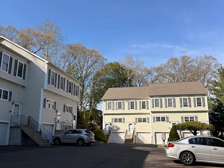 4 Laurel Heights Rd #4 — Photo 2