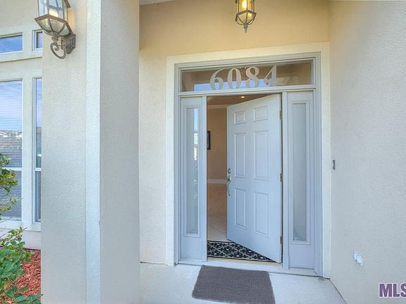 3rd image of 6084 Royal Palms Dr