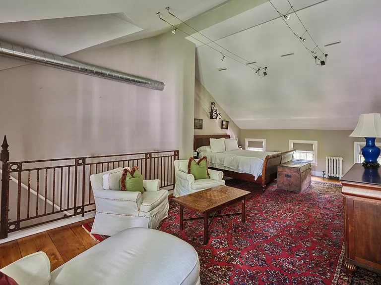 3rd Floor - Primary Suite