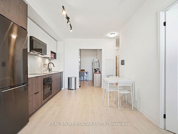 5th image of 5 Defries St #1103