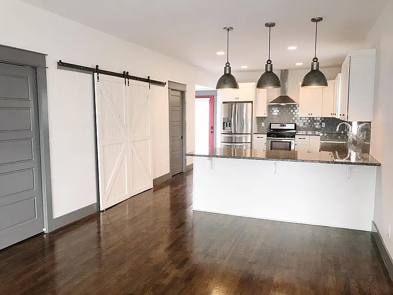 933B Thomas Ave — Photo 6